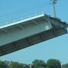 Die Brücke geht auf