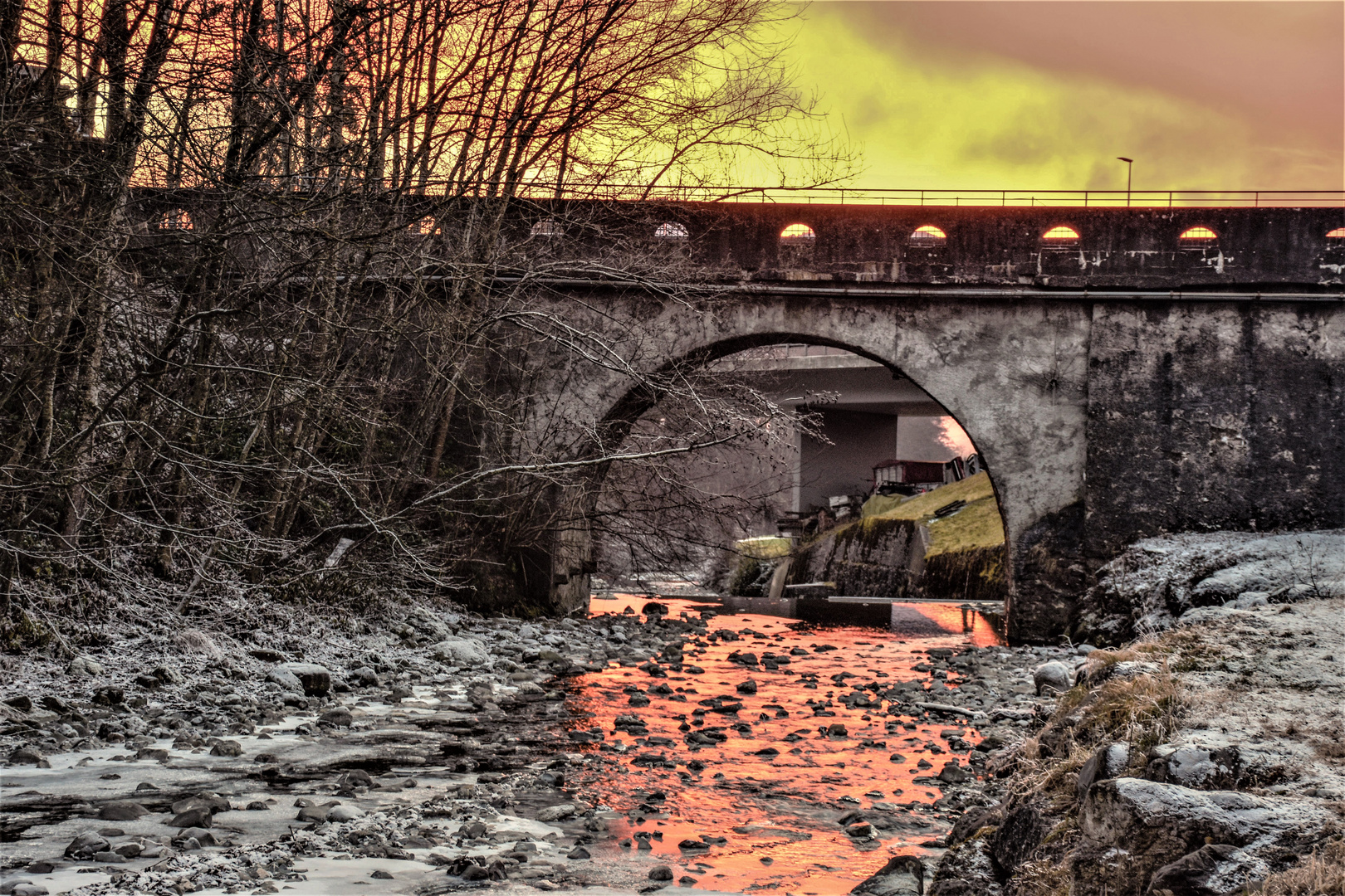 Die Brücke im Abendlicht