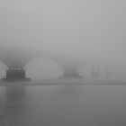 Die Brücke im Nebel.