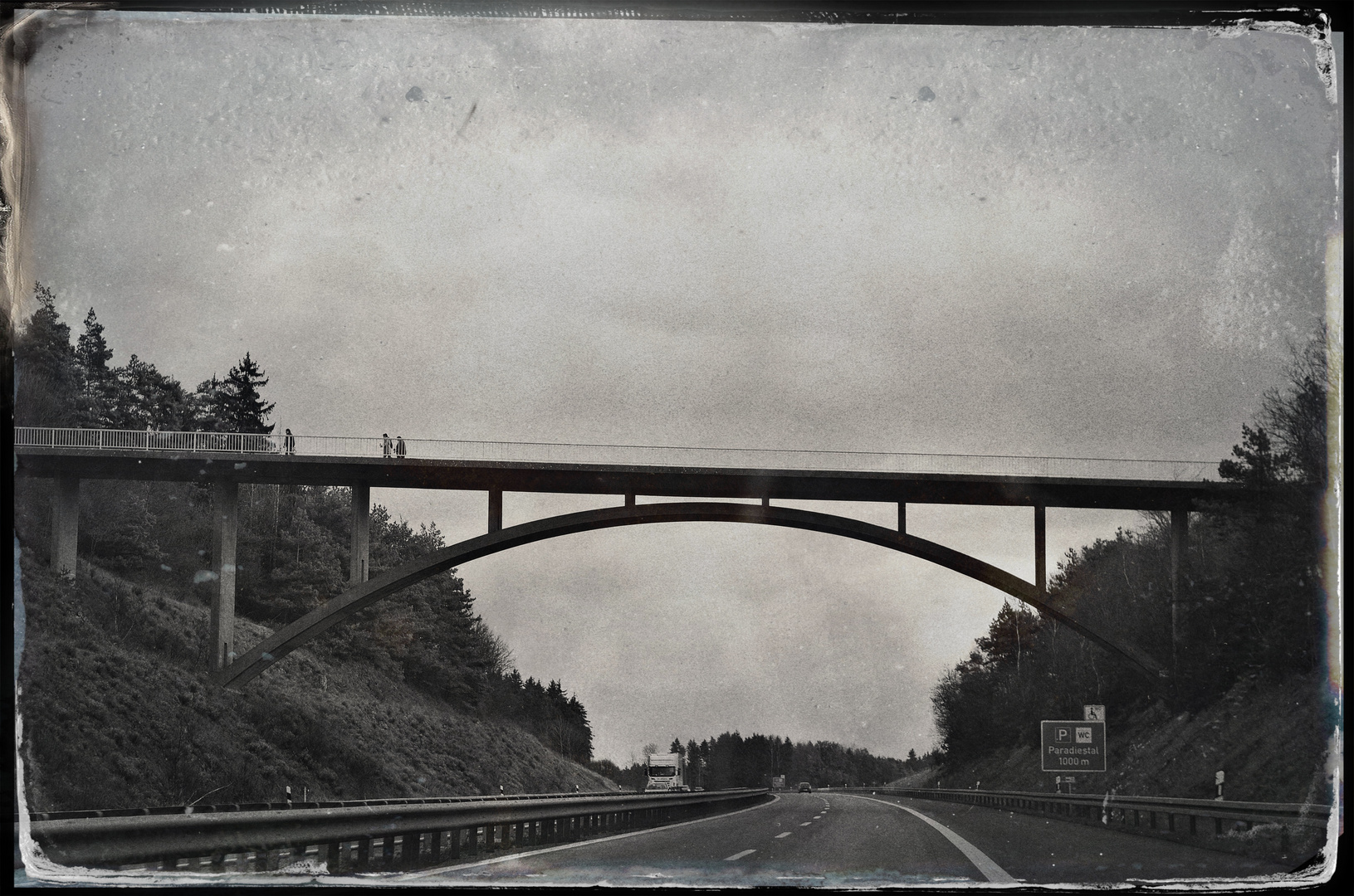 Die Brücke im Paradiestal