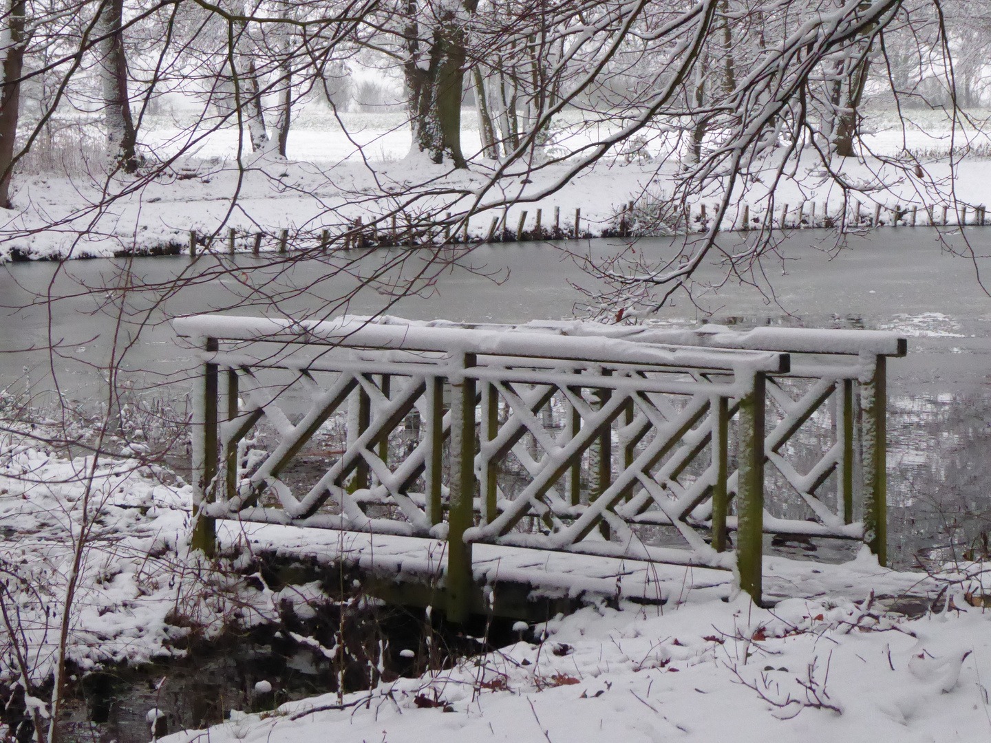 Die Brücke im Schnee