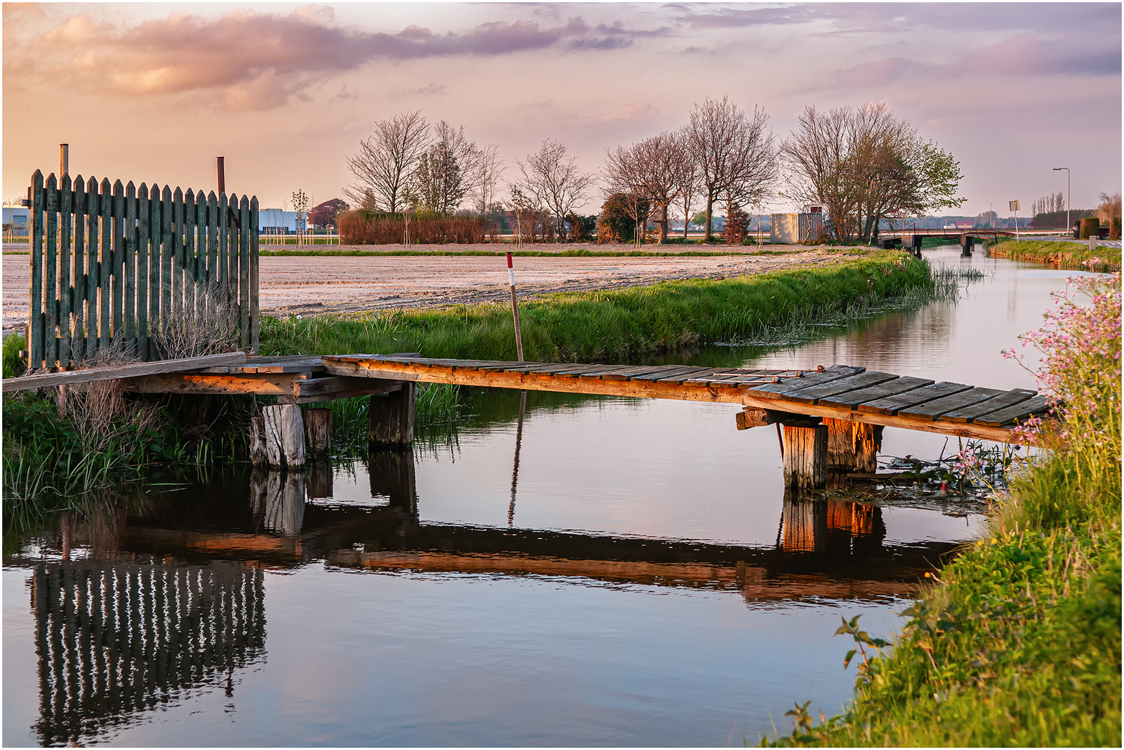 Die Brücke im Spiegel