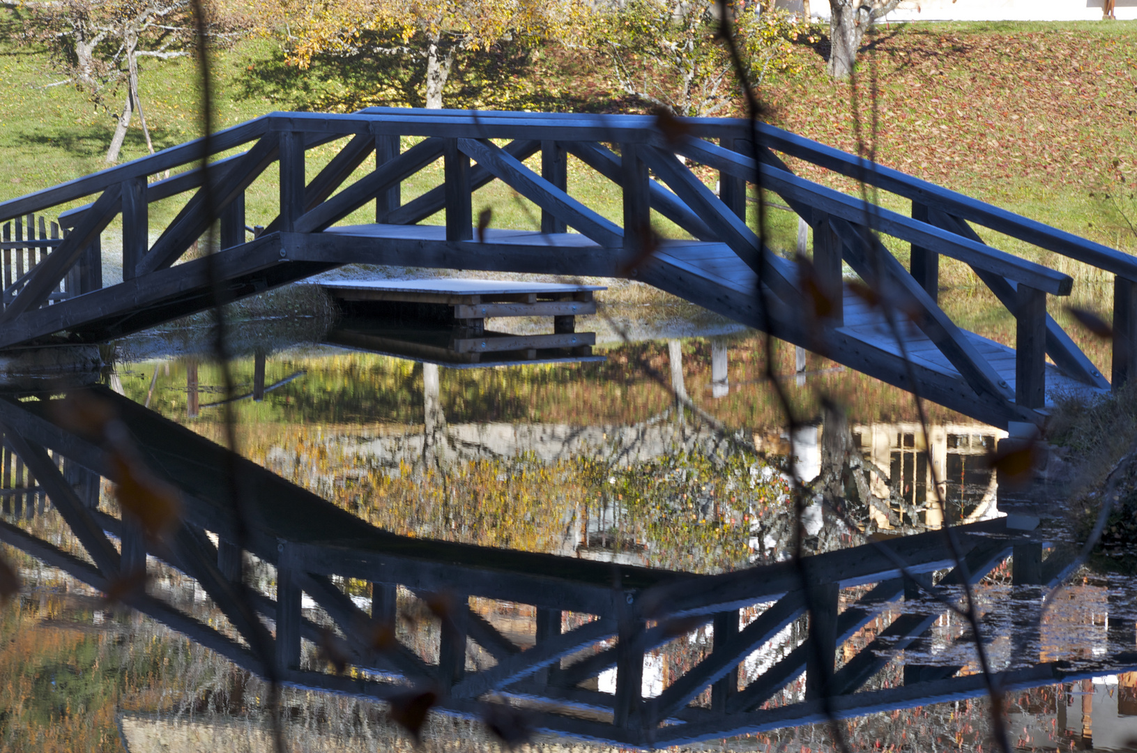 Die Brücke im Spiegel.... Foto & Bild landschaft, bach, fluss & see