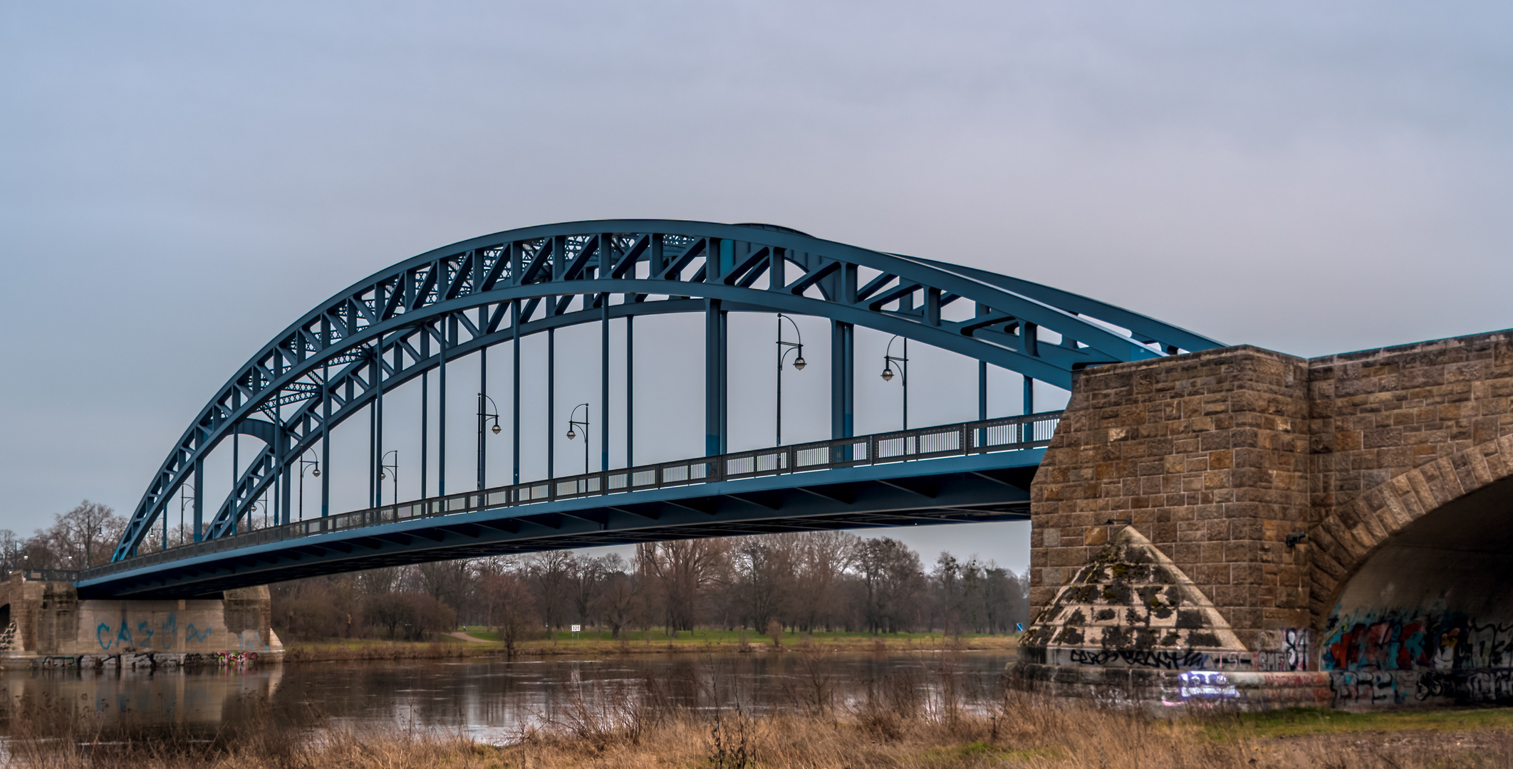 ***      die brücke in ...........        ***