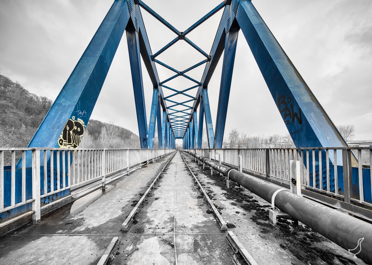 Die Brücke in Blau