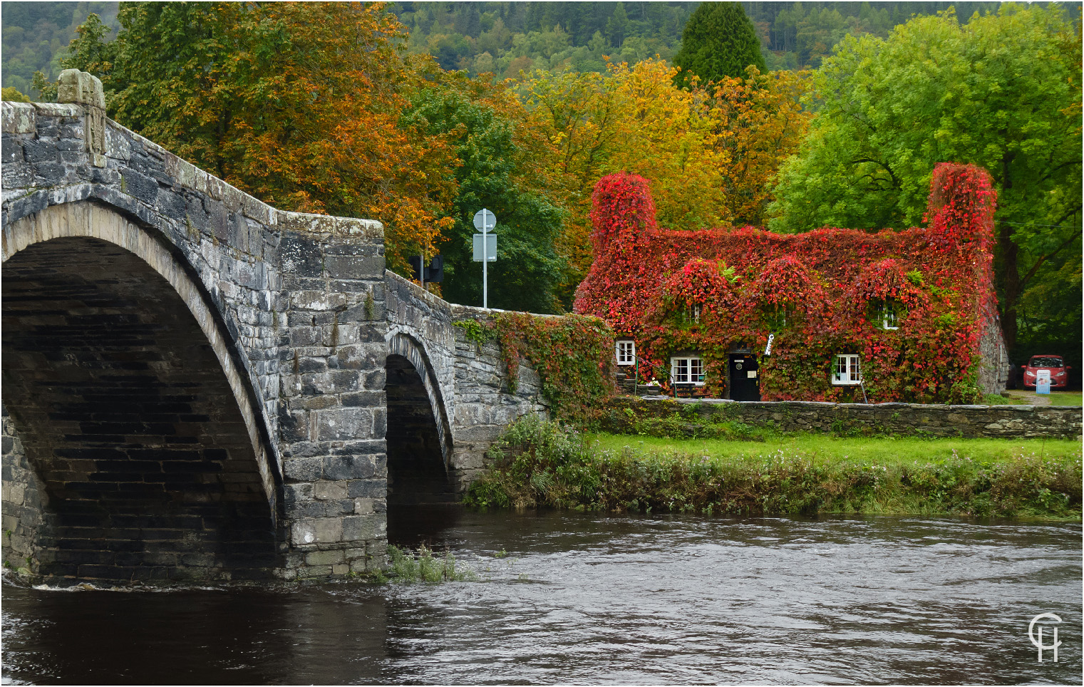 Die Brücke in den Herbst