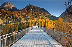 Die Brücke in den Herbst