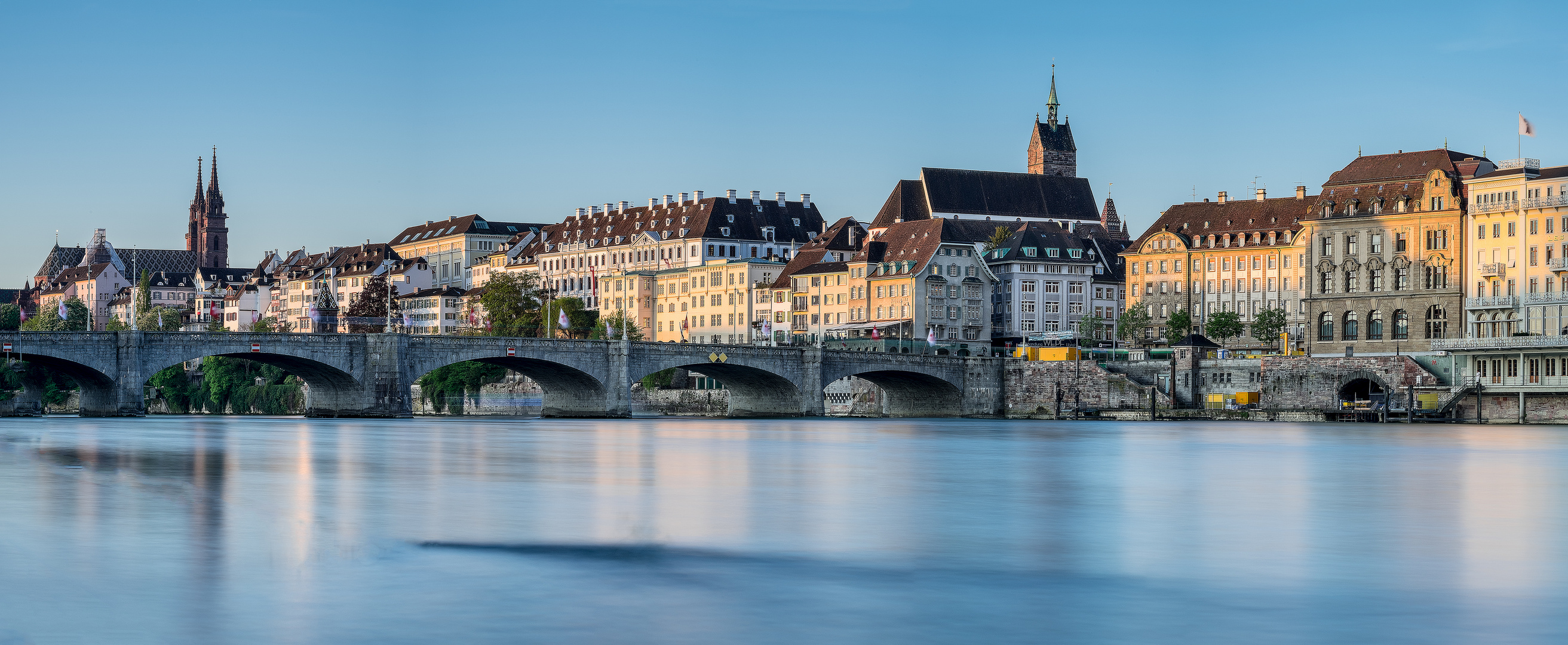 die Brücke in der Mitte