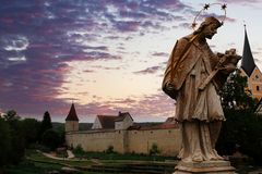 Die Brücke mit der Statue des heiligen Nepomuk in Berching