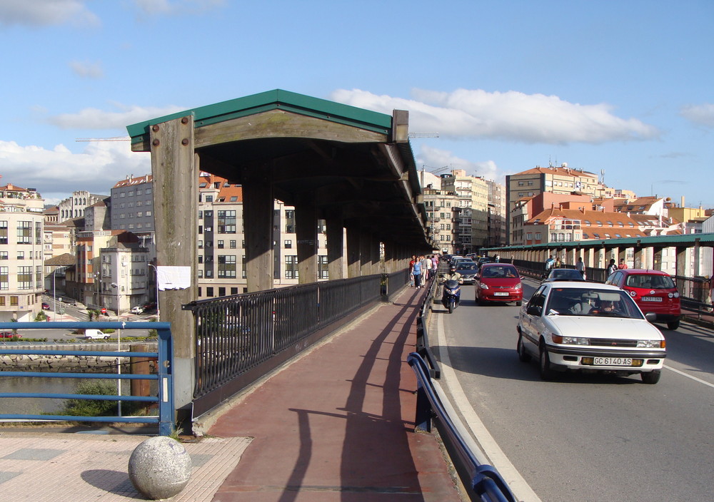 Die Brücke mit Fussgängerdach.02