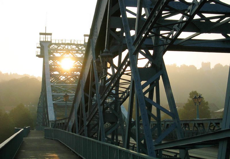 "DIE BRÜCKE" morgendliche Stille- Blaues Wunder