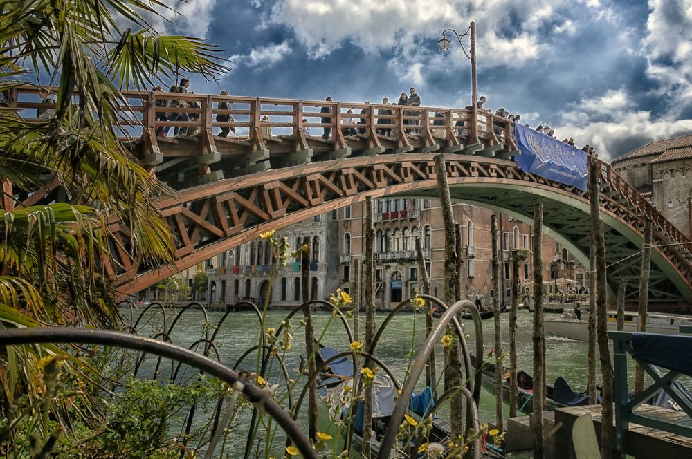 Die Brücke Ponte dell’Accademia 