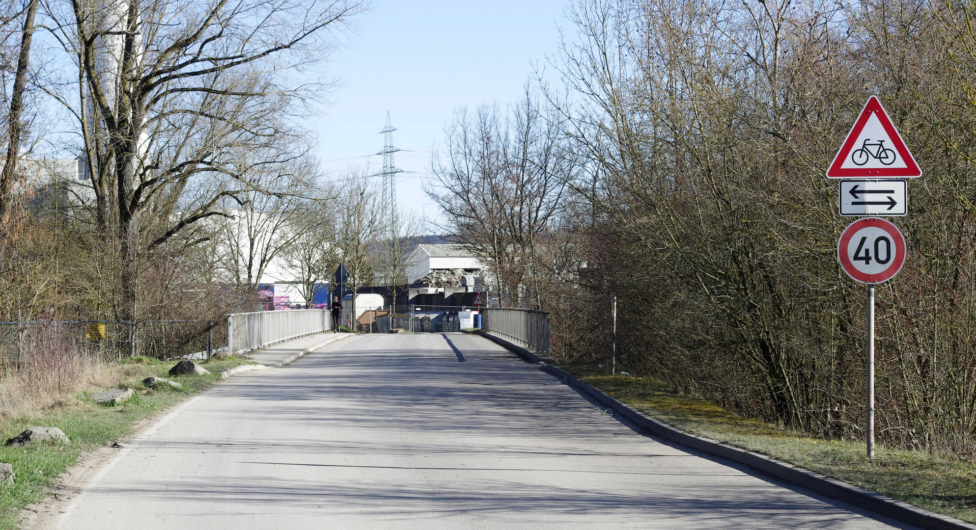 ...die Brücke über den alten Neckar