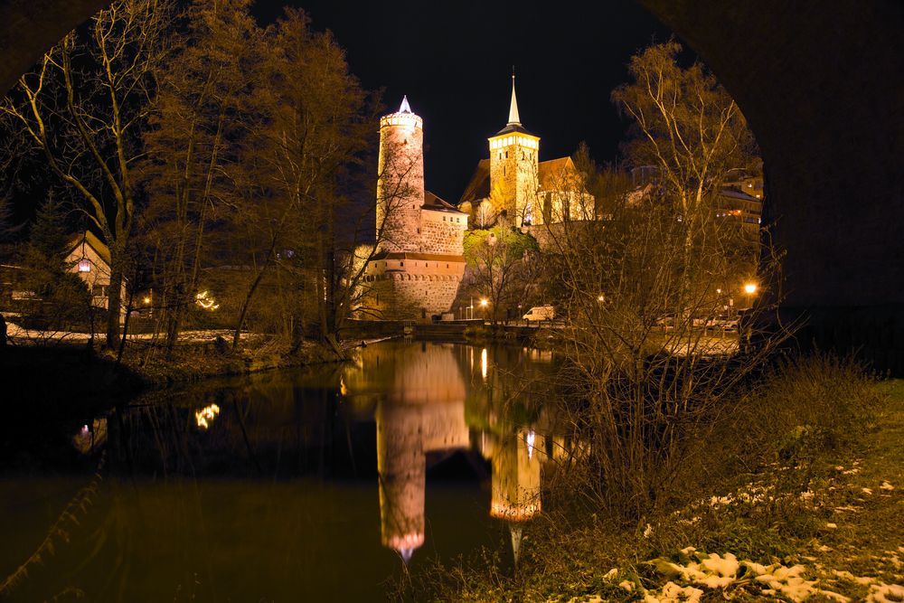 Die Brücke über den Fluss