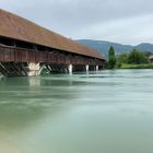 Die Brücke über den Fluss