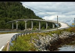 Die Brücke über den Ikjefjord