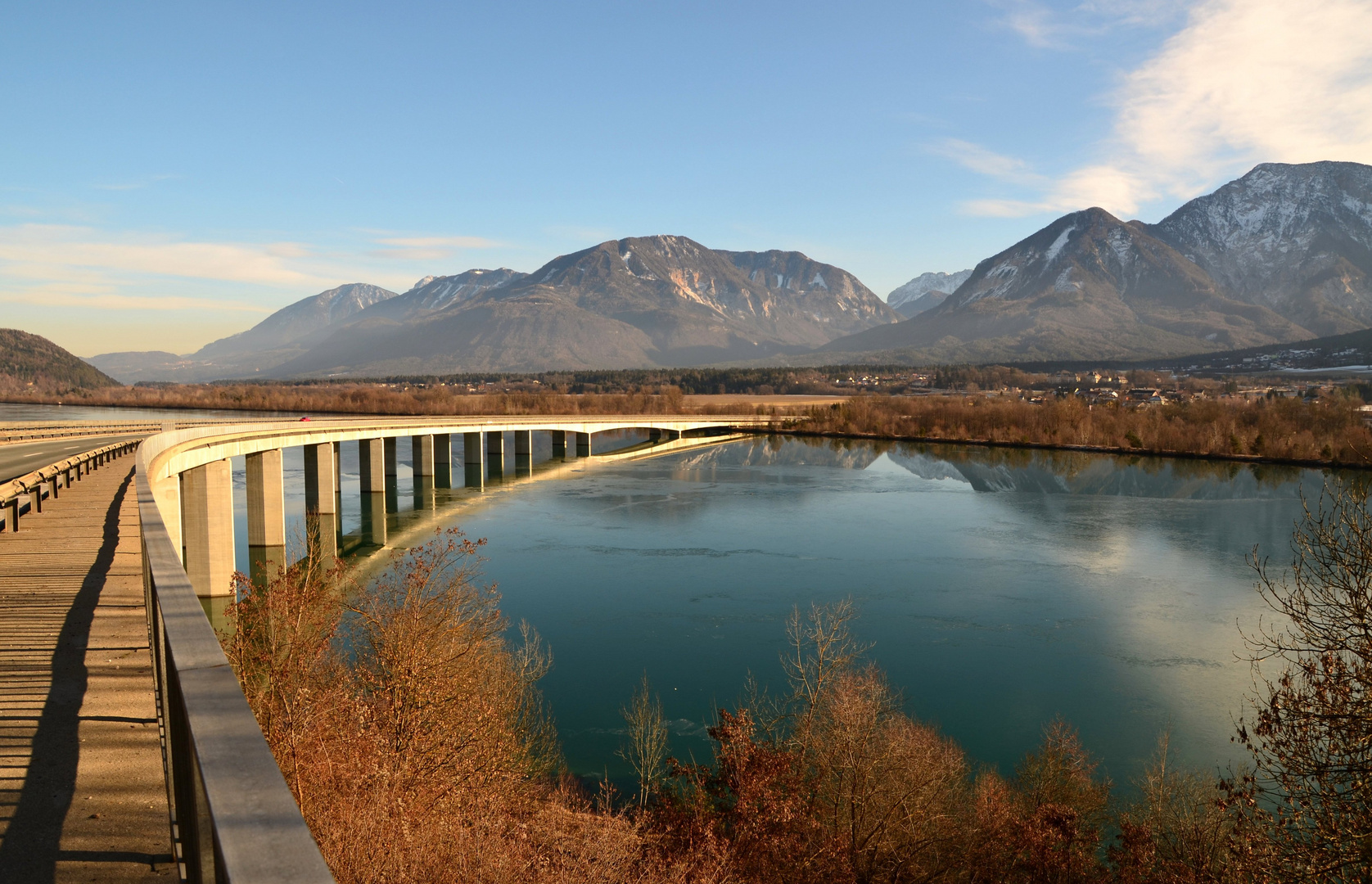 Die Brücke über die Drau ( bei Ferlach,Kärnten )