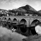 Die Brücke über die Drina - Un Puente Sobre El Drina