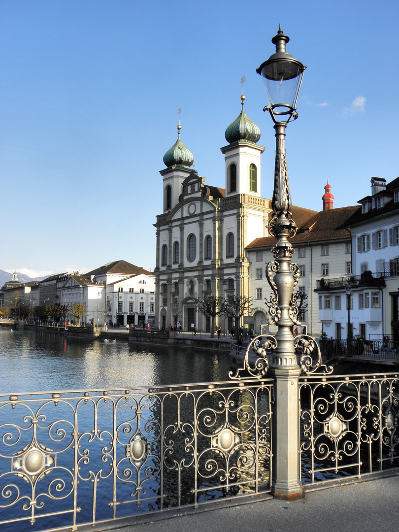 Die Brücke über die Reuss