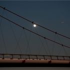 die Brücke und der Mond