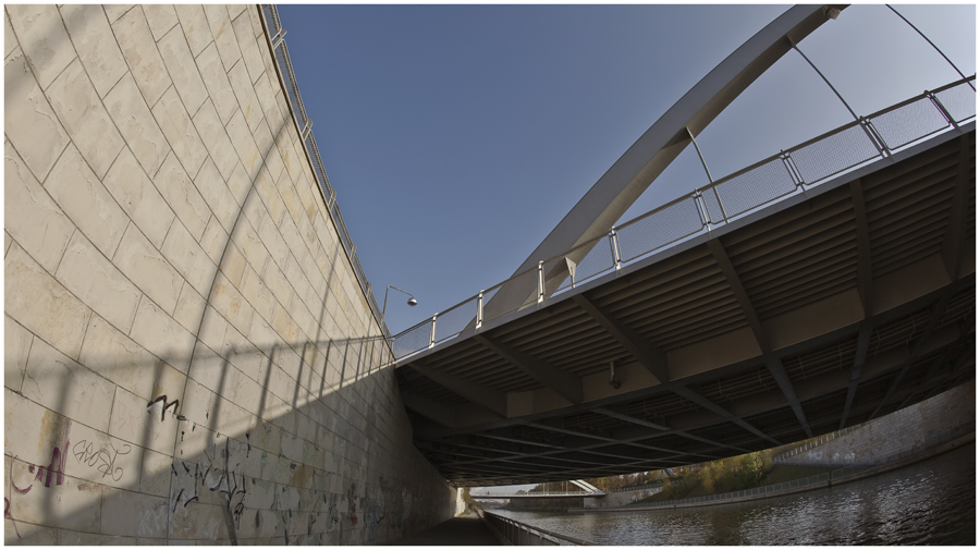 Die Brücke und der Schatten