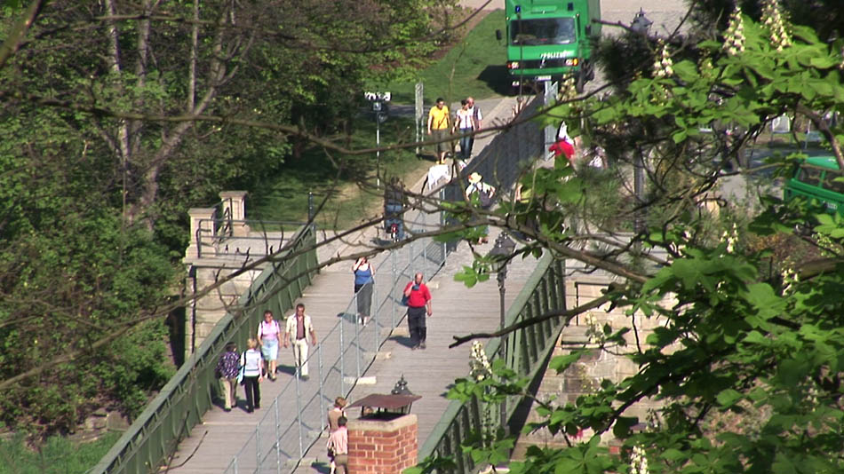 Die Brücke und der Zaun