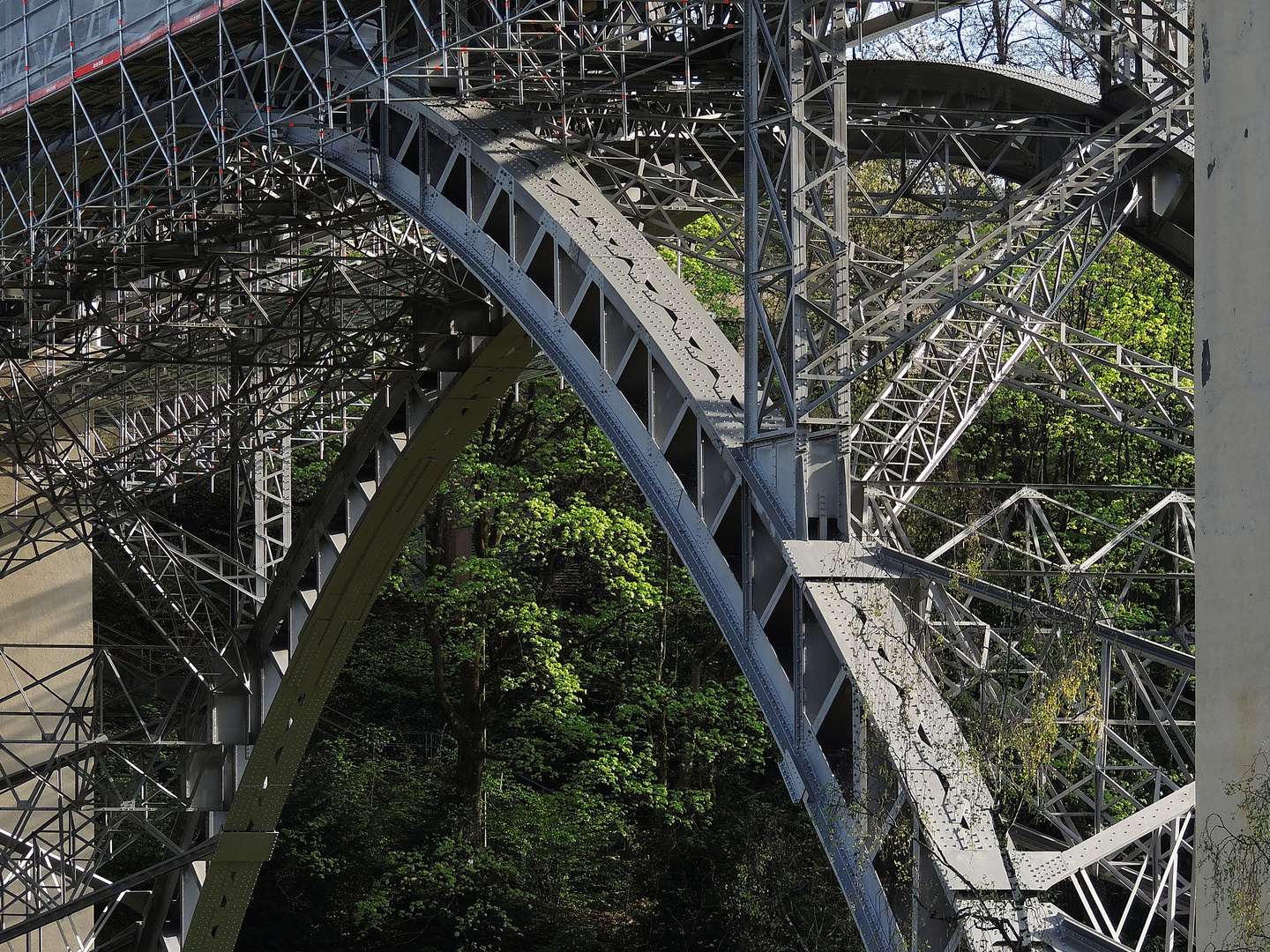 Die Brücke... und was sie zusammenhält