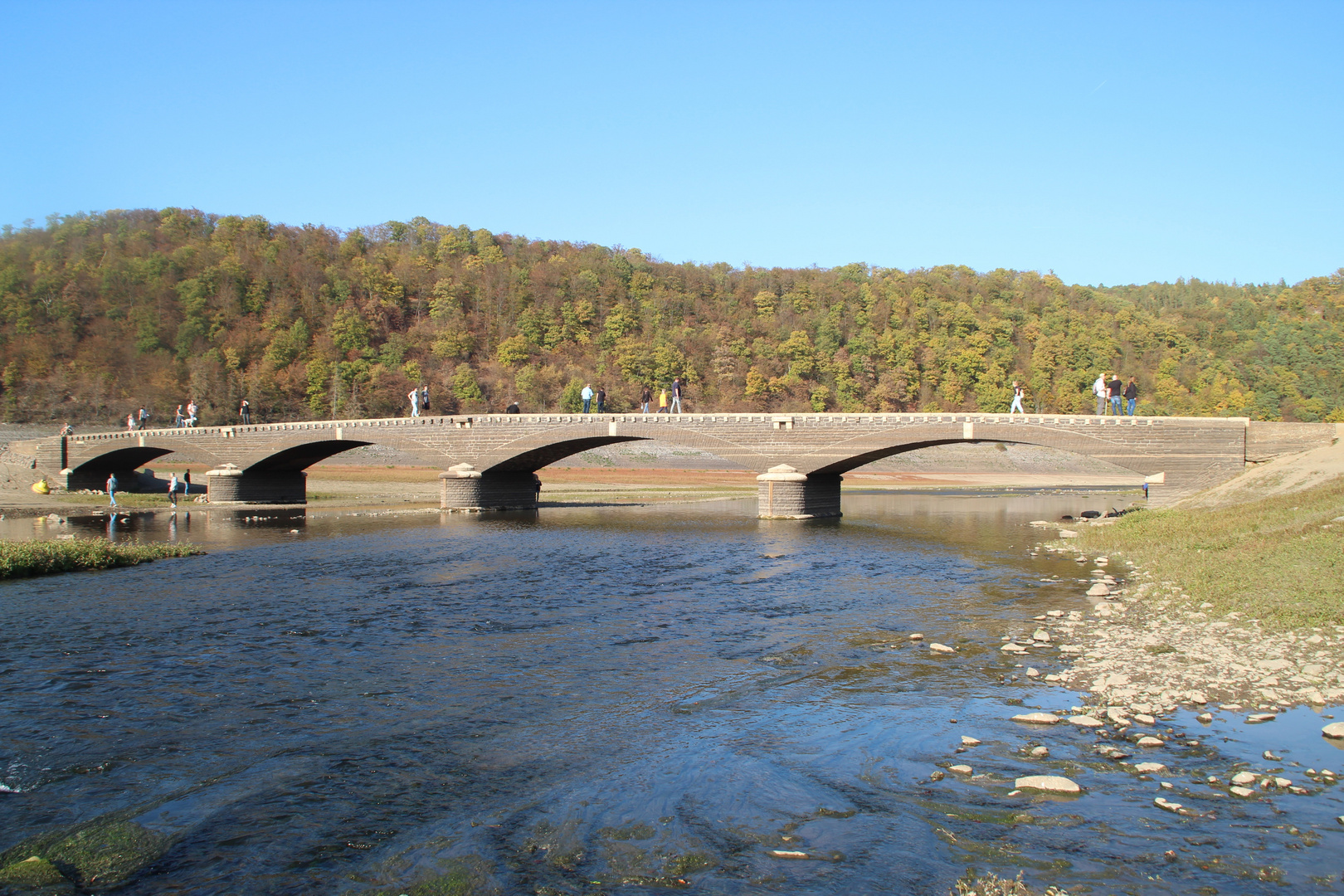 Die Brücke von Asel im ganzen