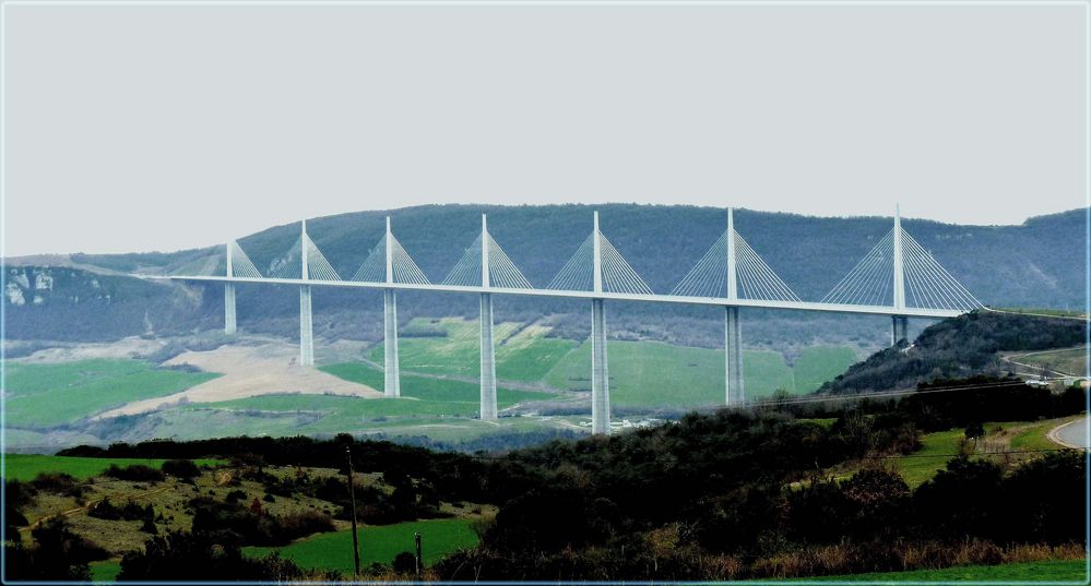 die Brücke von Millau ..............