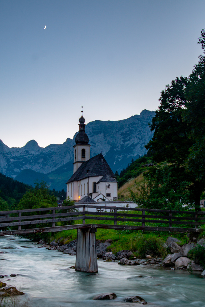 Die Brücke vor St. Sebastian in Ramsau