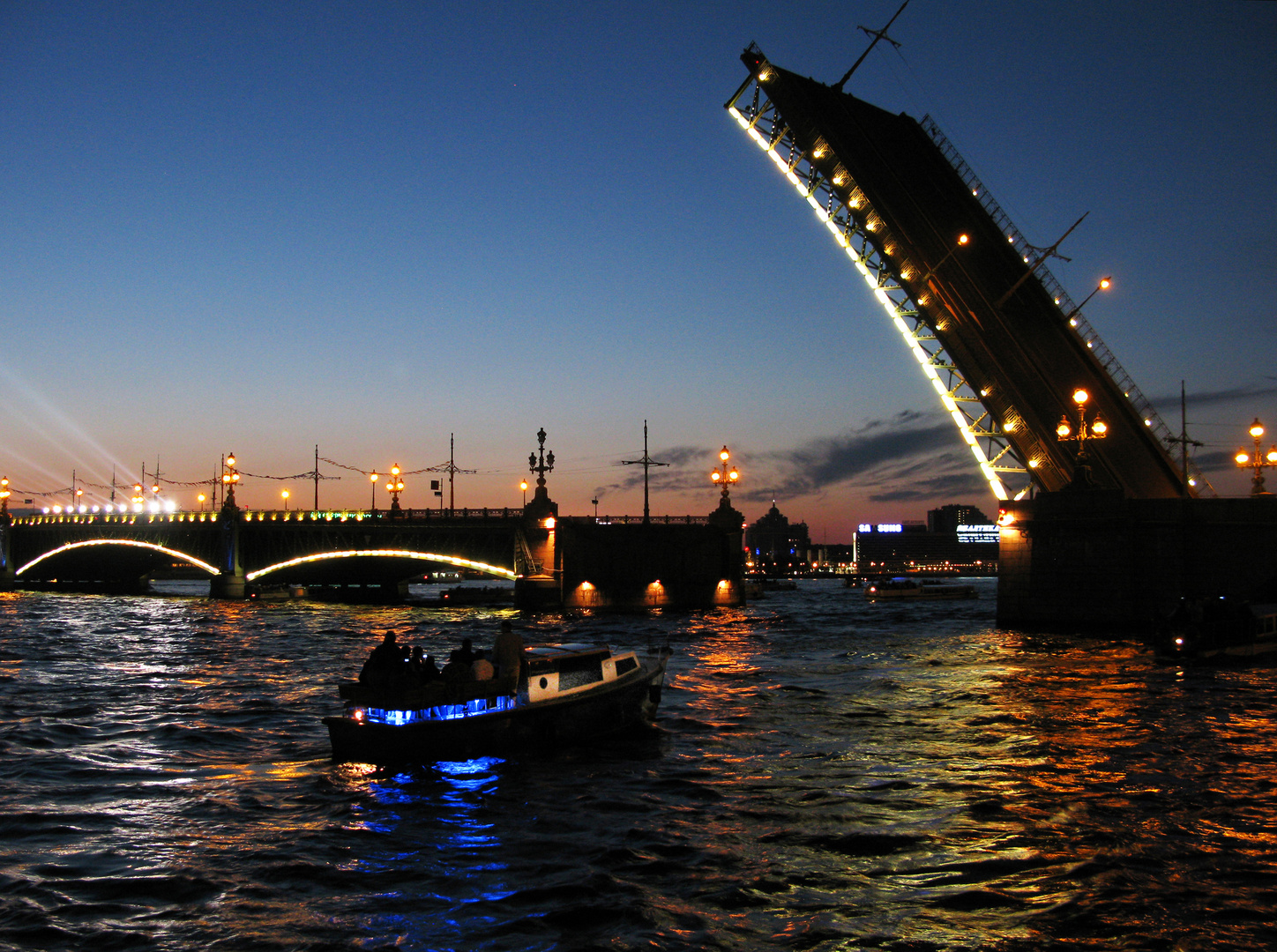 Die Brücke wird hochgeklappt