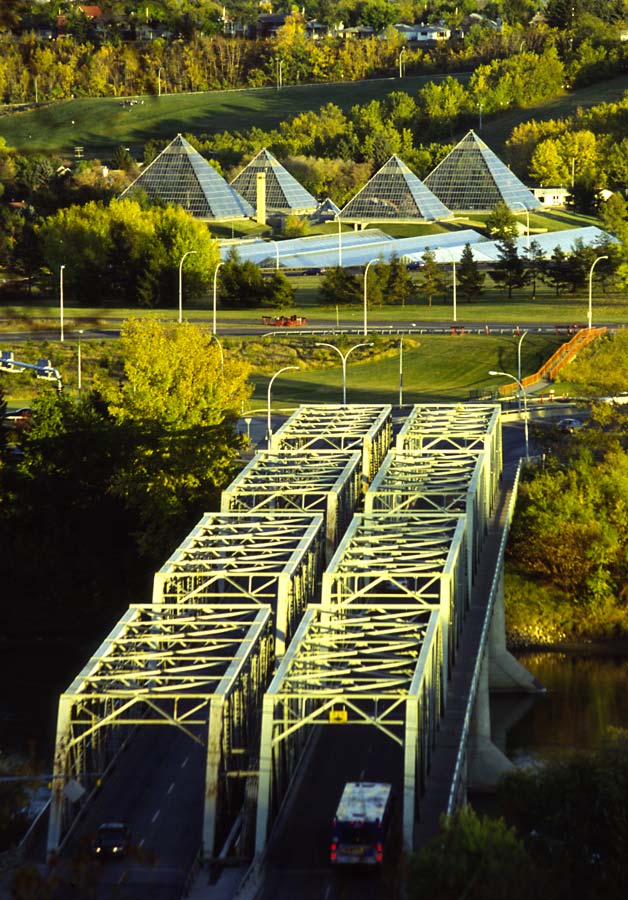 Die Brücke zu den Pyramiden