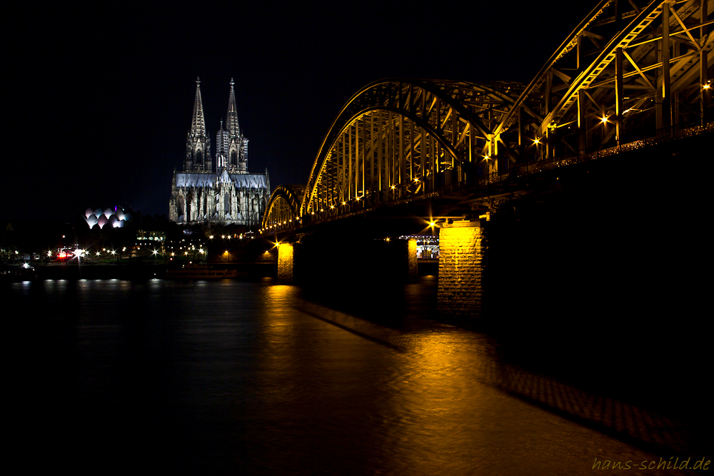 die Brücke zum Dom