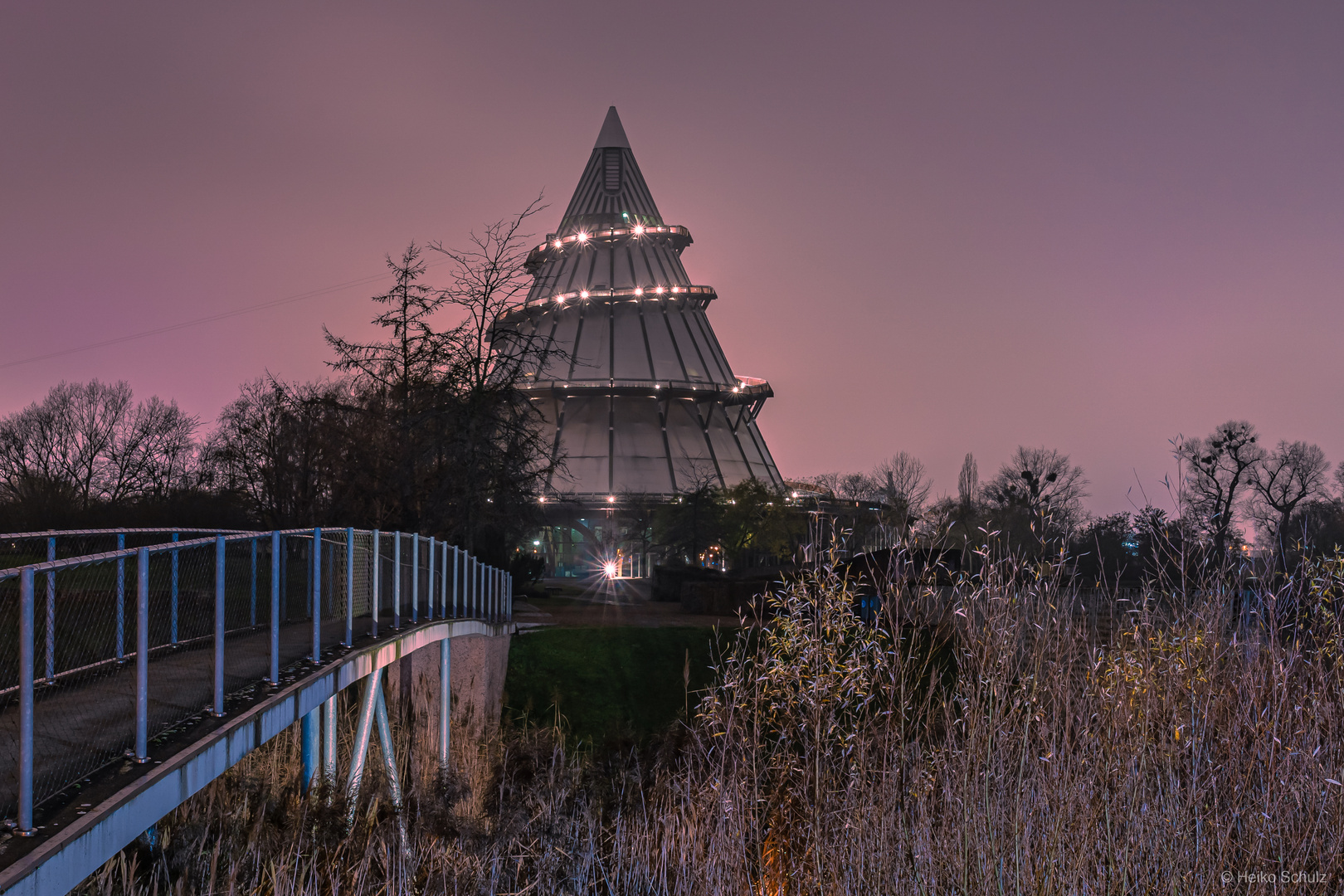 Die Brücke zum Jahrtausendturm