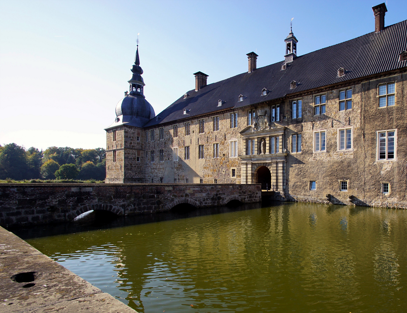 Die Brücke zum Schloss...