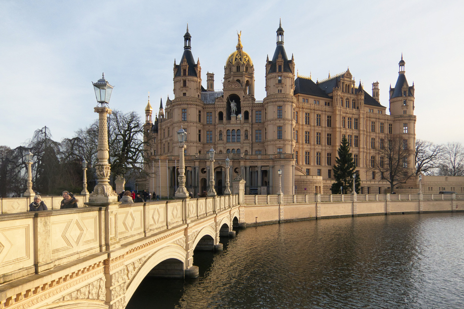 Die Brücke zum Schloss