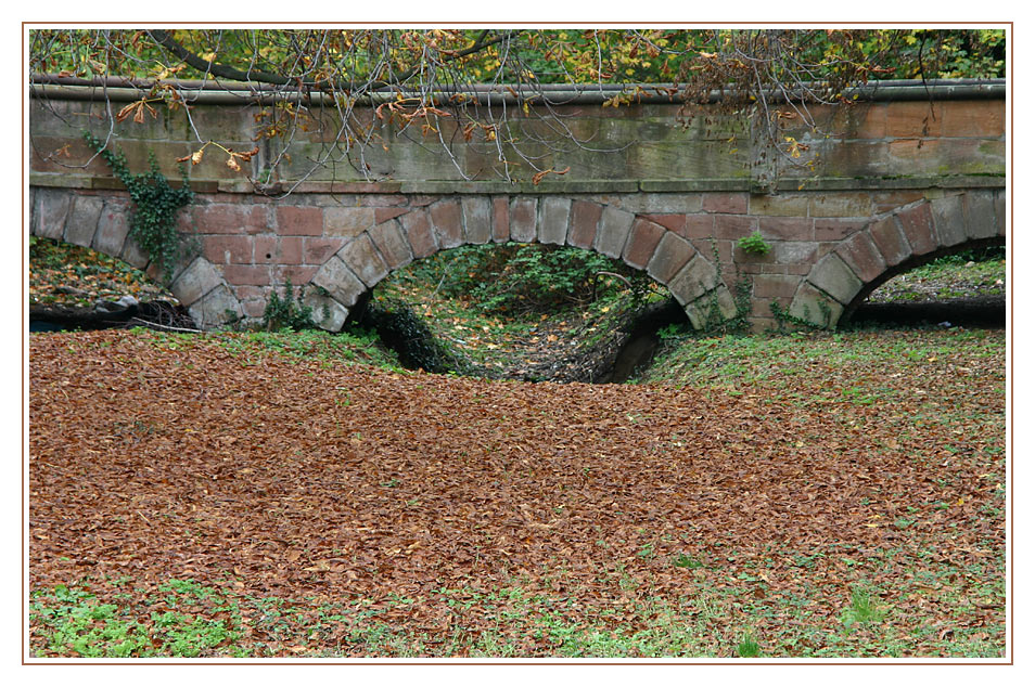 Die Brücke zum Schloß Foto & Bild jahreszeiten, herbst, natur Bilder