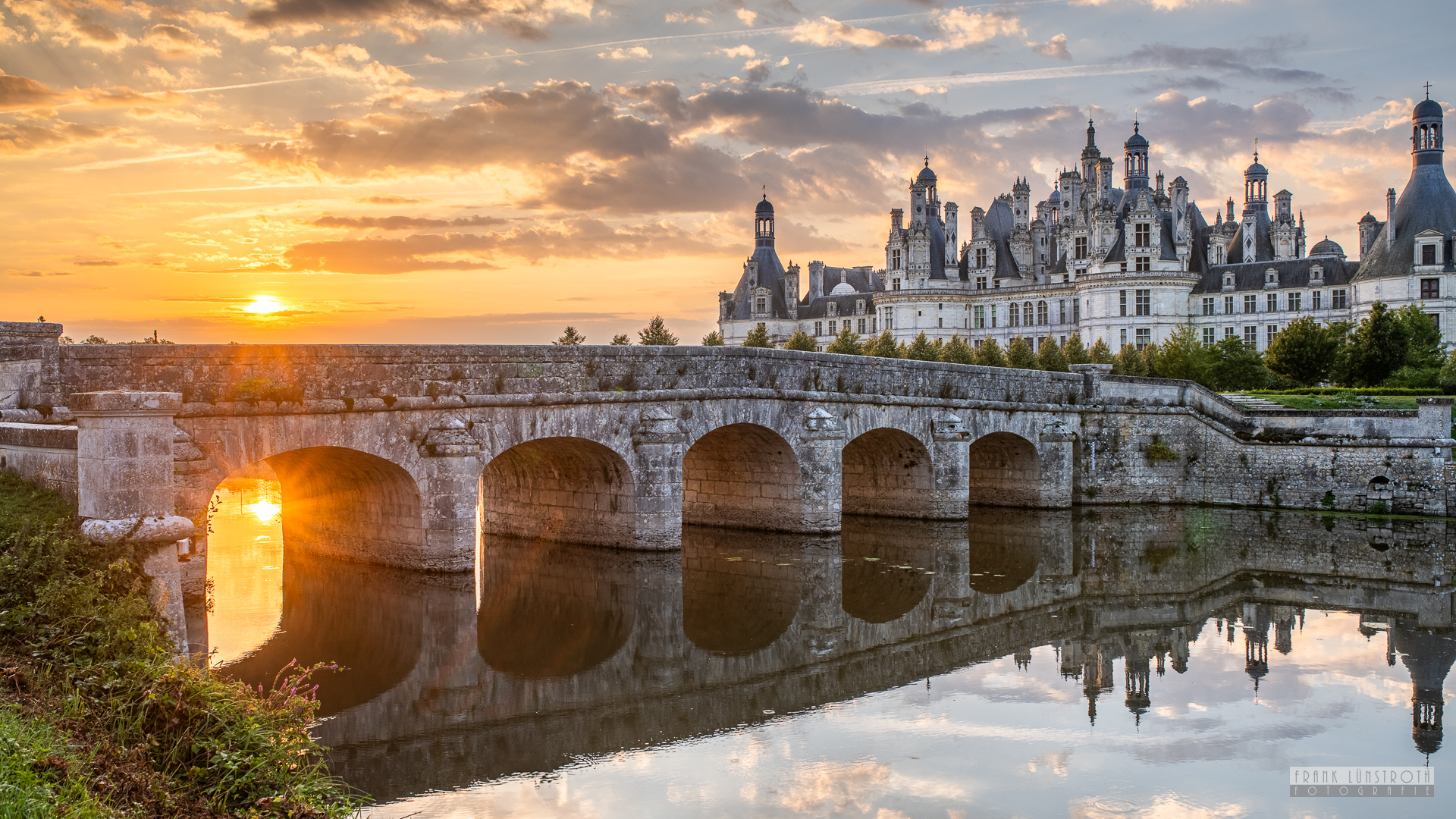 Die Brücke zum Schloss