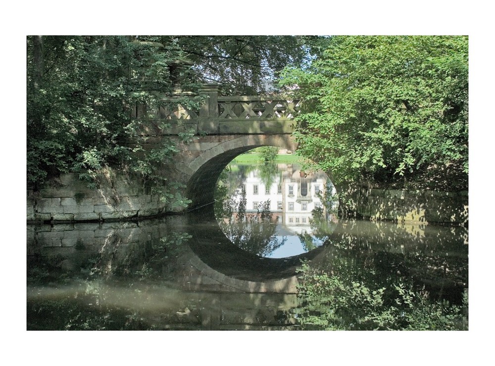 Die Brücke zum Schloß R.