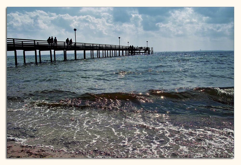 Die Brücke zur See