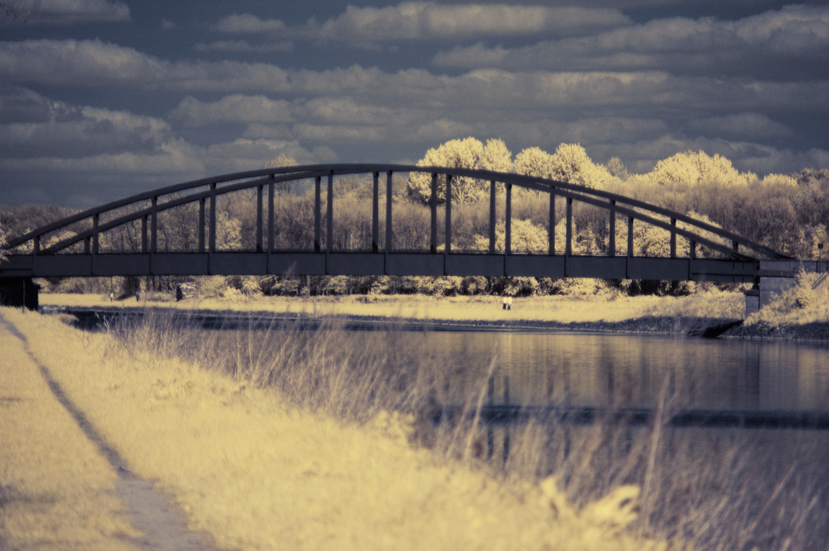 Die Brücke zwischen den Ufern