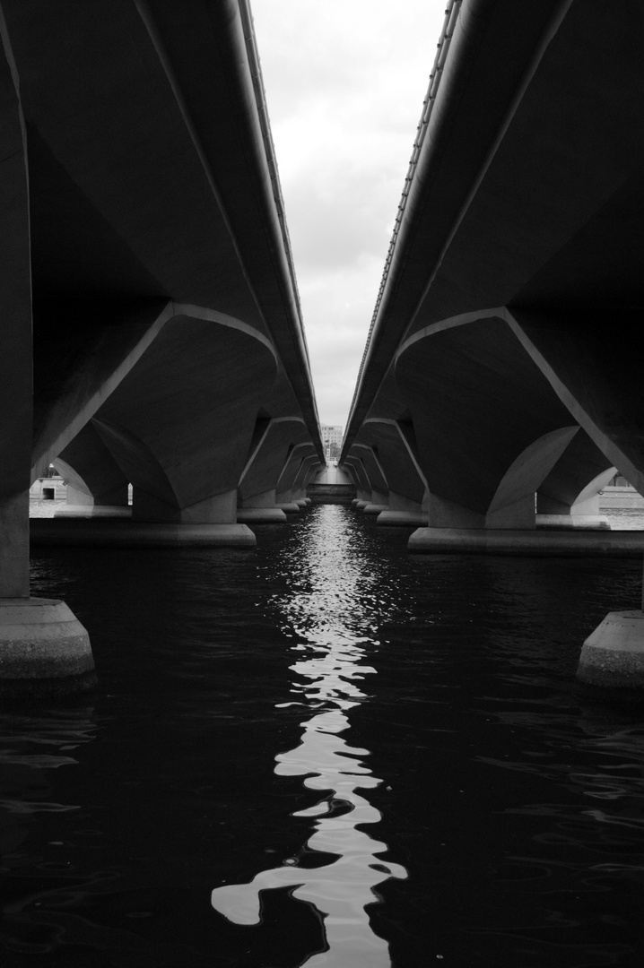 Die Brücken am Fluß - 2