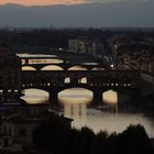 Die Brücken von Florenz am Abend