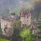 Die Brunnenburg, Castel fontana ... ist eine hochmittelalterliche Burg bei Meran aus dem 12. Jhdt. 