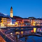 Die Bucht von Ascona (Tessin, Schweiz) zur blauen Stunde