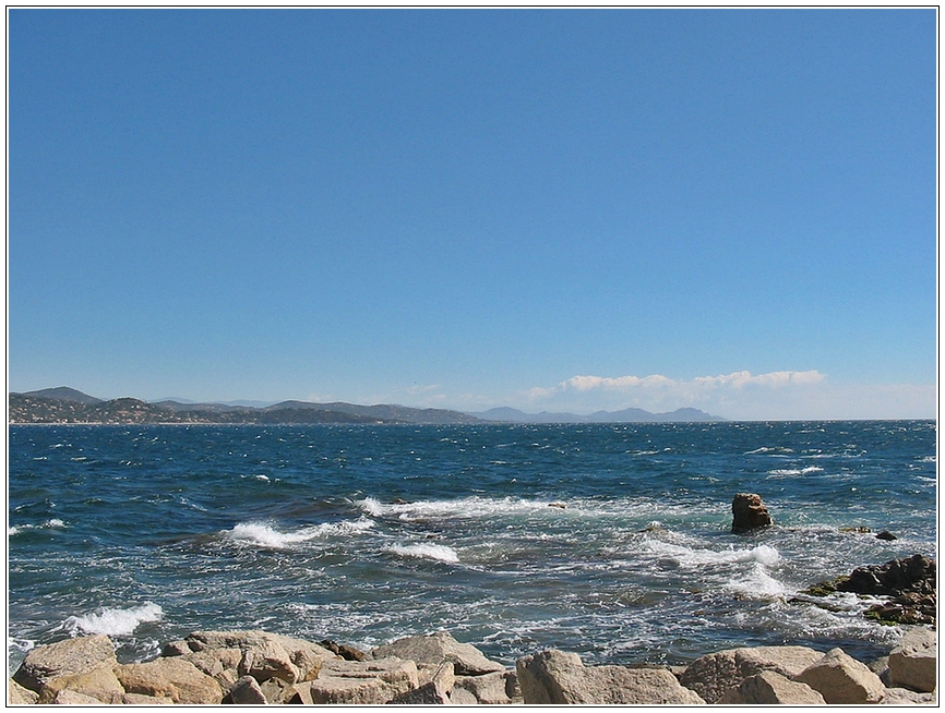 Die Bucht von Saint-Tropez bei Mistral