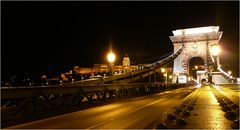 Die Budapester Kettenbrücke mit Burg