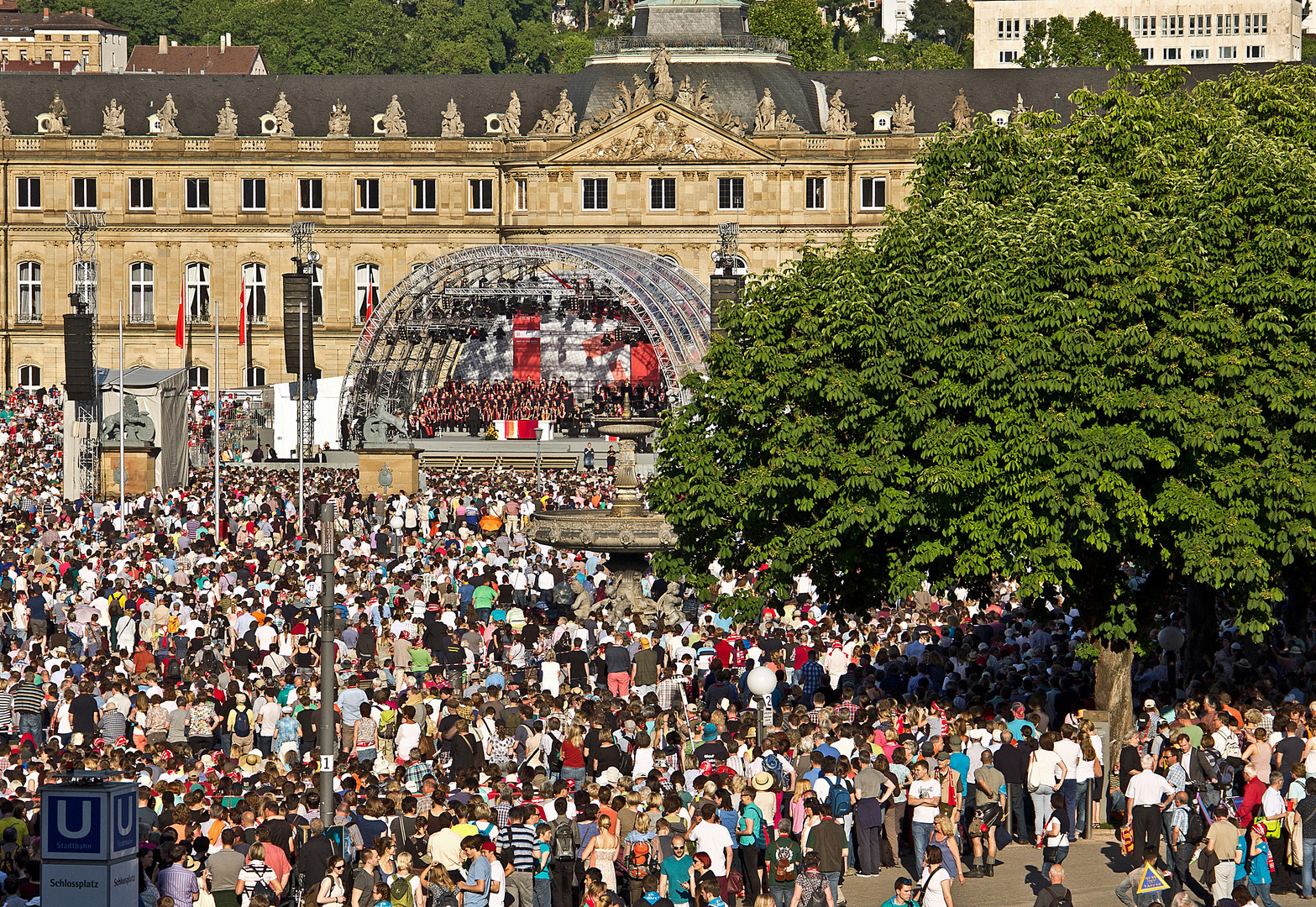 die Bühne vor dem Stuttgarter Neuen Schloss