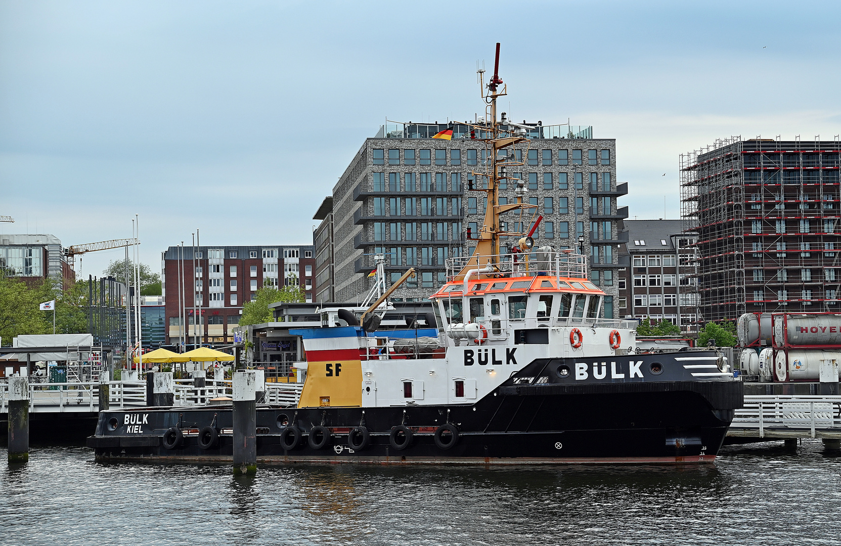 Die BÜLK am Bahnhofs Kai in Kiel