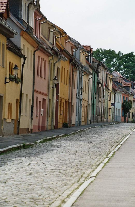 Die bunten Fassaden des Spiessers Wunderhorn oder das Gesicht der Deutschen Einheit